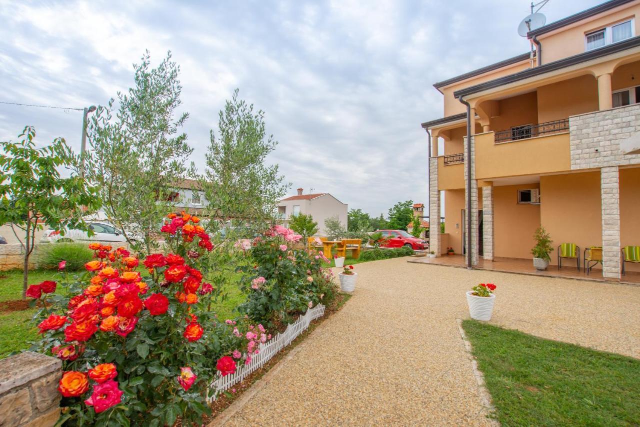 Apartment Lavanda 2 Porec Bagian luar foto